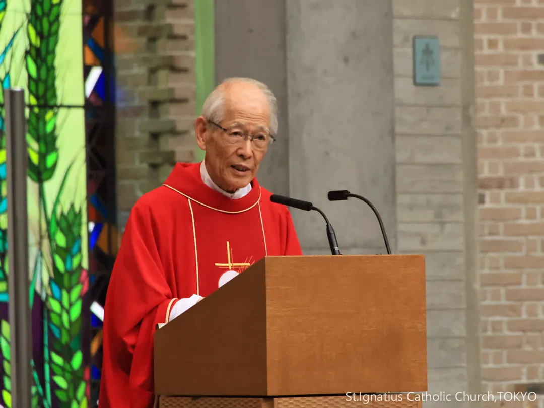 2025年10月18日(日)10:00- 長寿を祝うミサ 説教台の髙祖神父