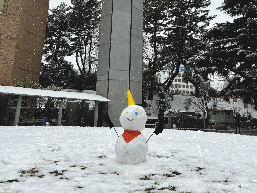 2/8(日)10:00- 年間第5主日 中庭の雪だるま