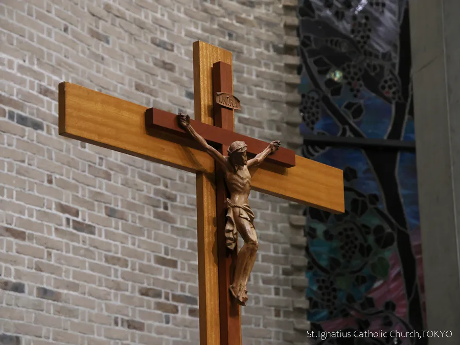 4/3(金)19:00- 主の受難(聖金曜日) 主聖堂祭壇に掲げられた十字架