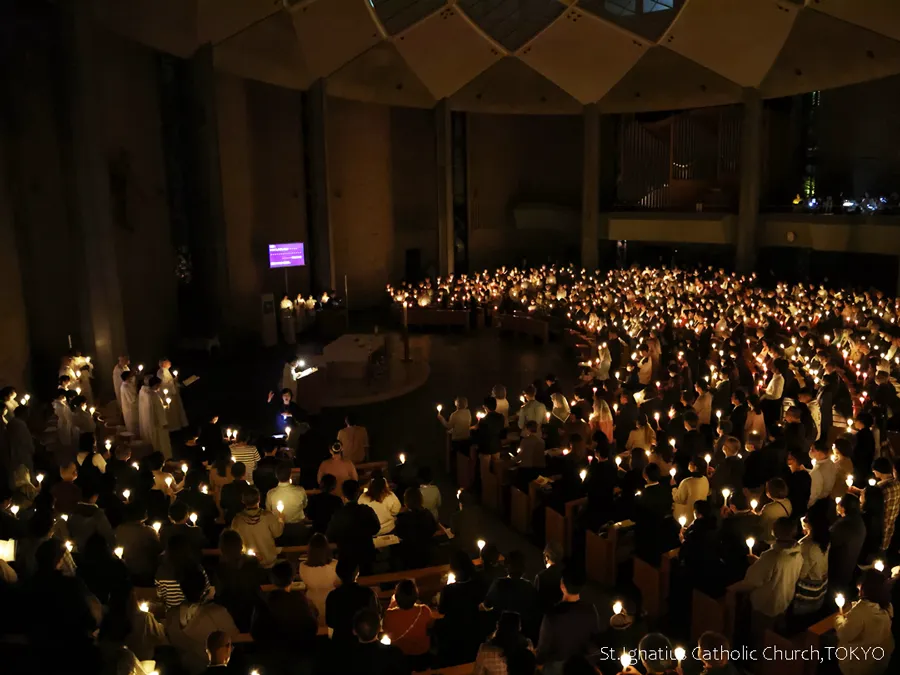 4/4(土)19:00- 復活の聖なる徹夜祭(聖土曜日) 光の祭儀 会衆席のろうそくのあかり