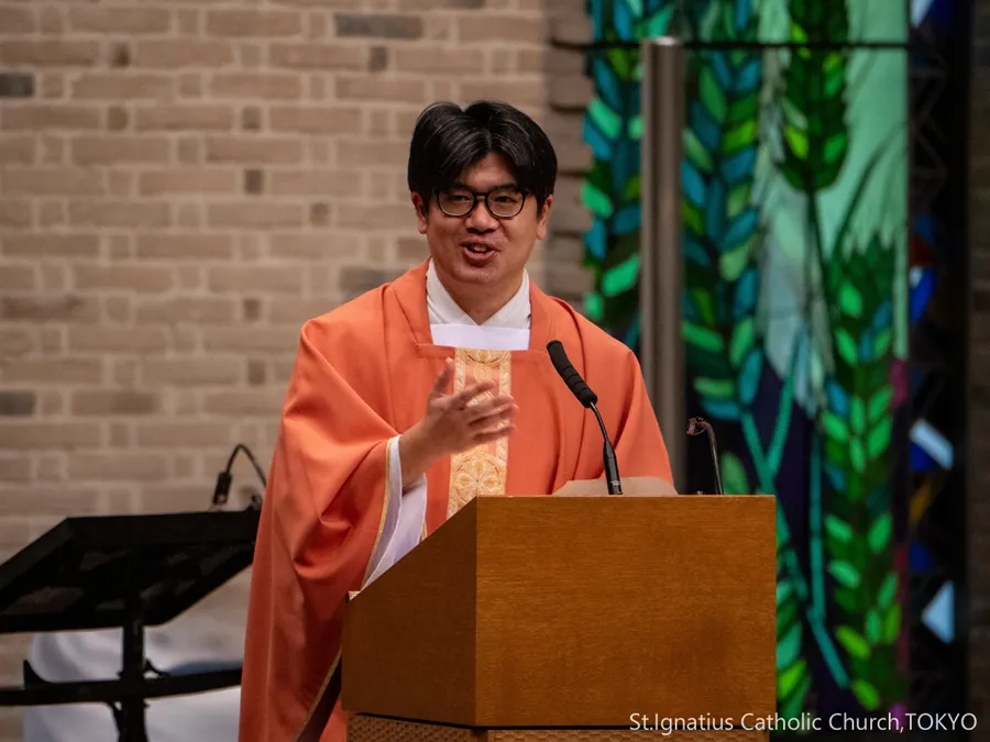 12/14(日)10:00- 待降節第3主日 説教台の山内神父