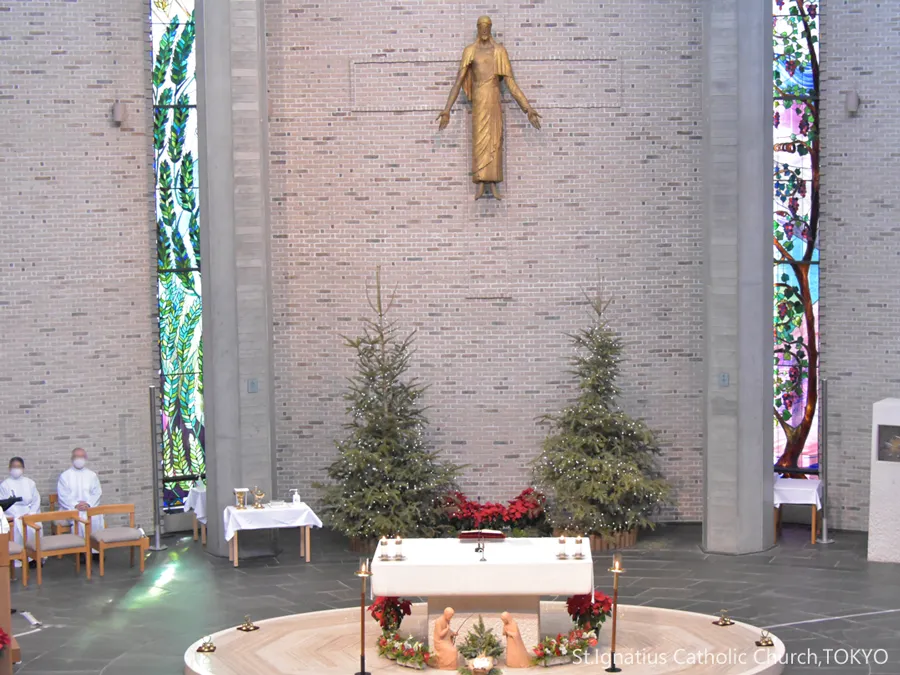 12/28(日)10:00- 聖家族 主聖堂祭壇と聖家族像