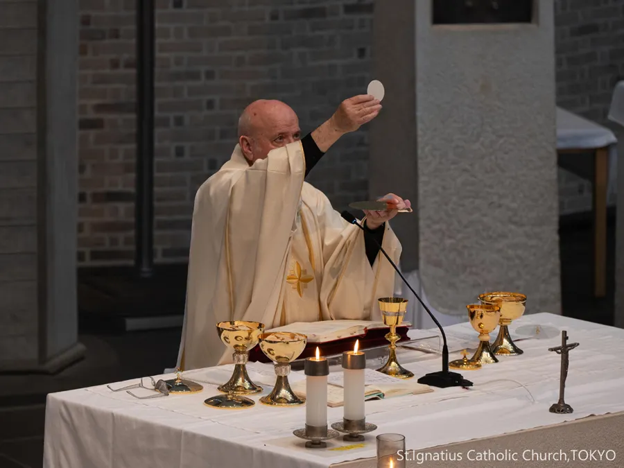 1/4(日)10:00- 主の公現の祭日 ご聖体を掲げるオチョア神父